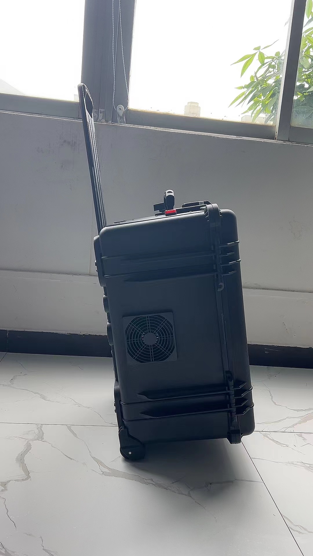 江汉石油管理局手拉箱型移动通信干扰器